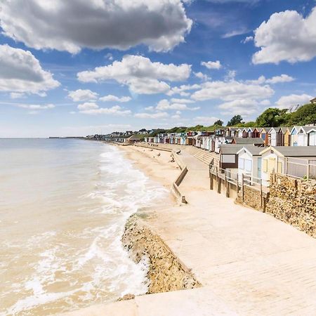 Lovely 6 Berth Caravan At Naze Marine Holiday Park In Essex Ref 17275C Walton-on-the-Naze Ngoại thất bức ảnh