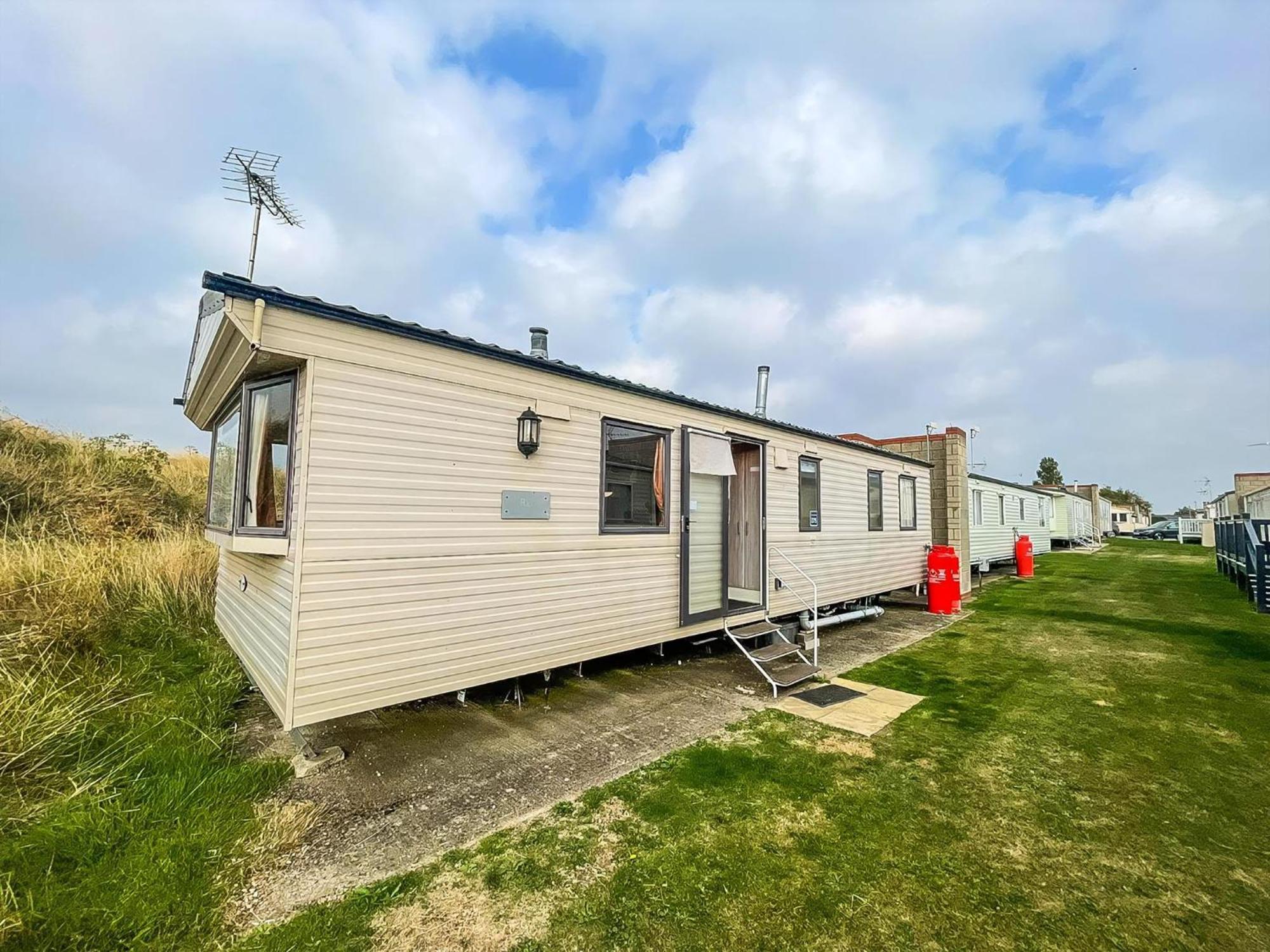 Lovely 6 Berth Caravan At Naze Marine Holiday Park In Essex Ref 17275C Walton-on-the-Naze Ngoại thất bức ảnh