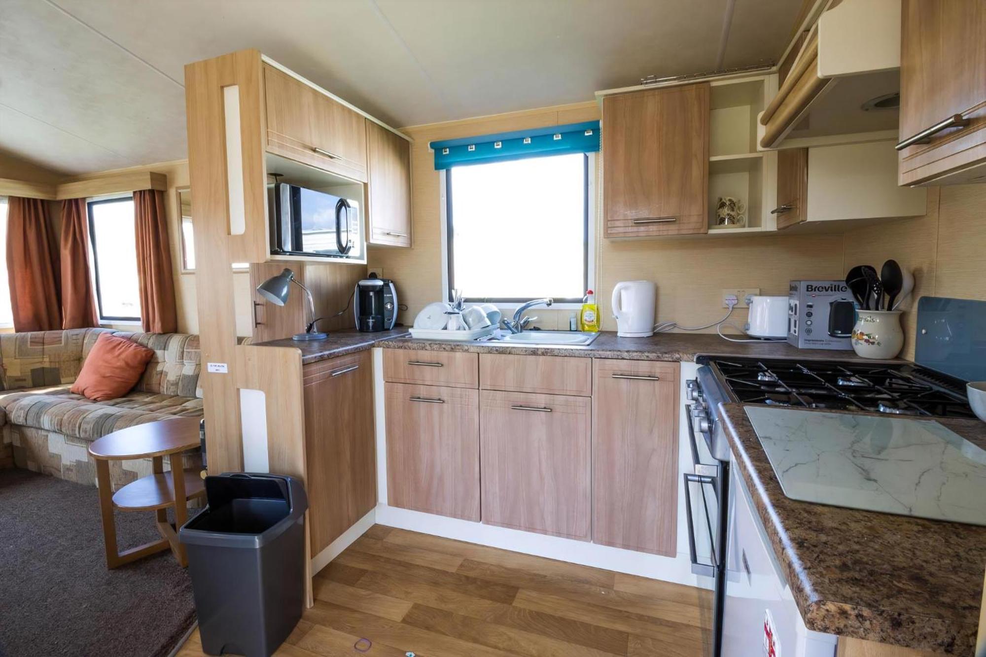 Lovely 6 Berth Caravan At Naze Marine Holiday Park In Essex Ref 17275C Walton-on-the-Naze Ngoại thất bức ảnh